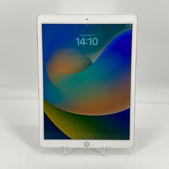 Apple iPad Pro 12.9-inch (2nd Generation) – 32GB – Wi-Fi – Silver - Picture 1 of 4